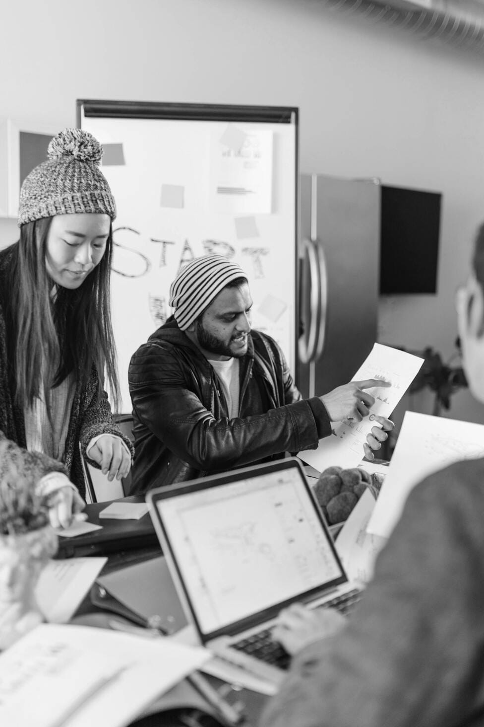 Workshop-Session mit Team beim Entwickeln von Digital-Marketing-Strategien — AHEAD OF TIME